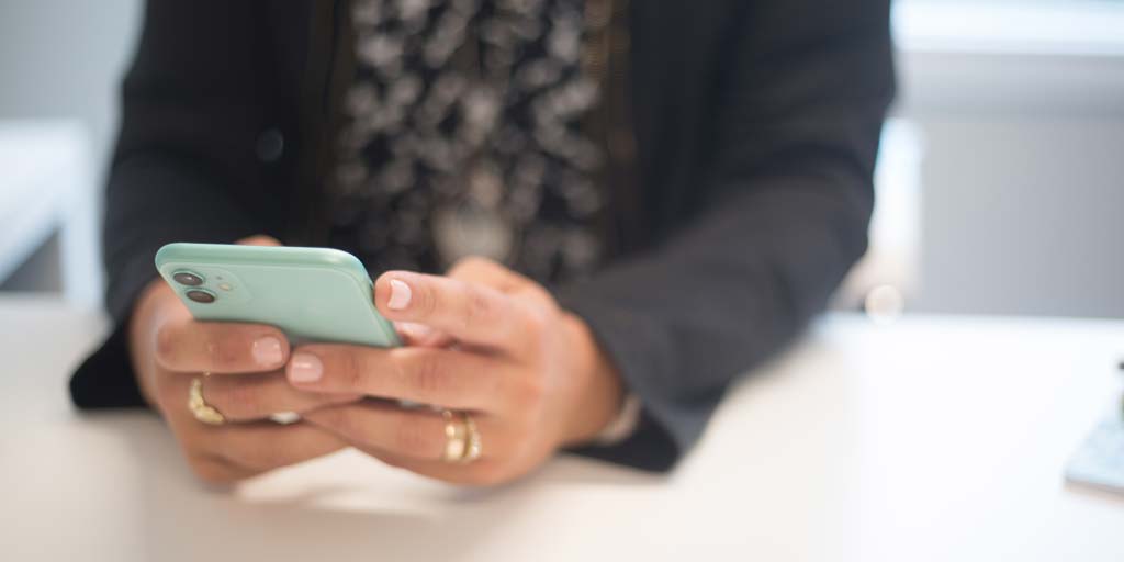 stay in touch with conveyancer