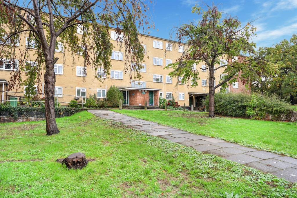 Tanys Dell, Harlow